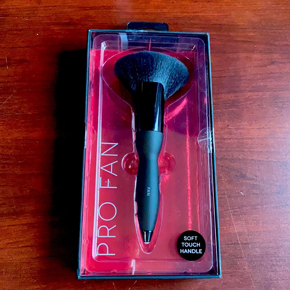 Brand new fan brush.